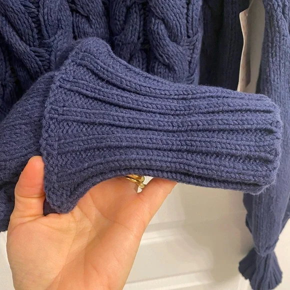 NWT Free People Cable Knit Sweater Navy Blue scooped Neck Ripped Cuff Size XS/S - Picture 10 of 15